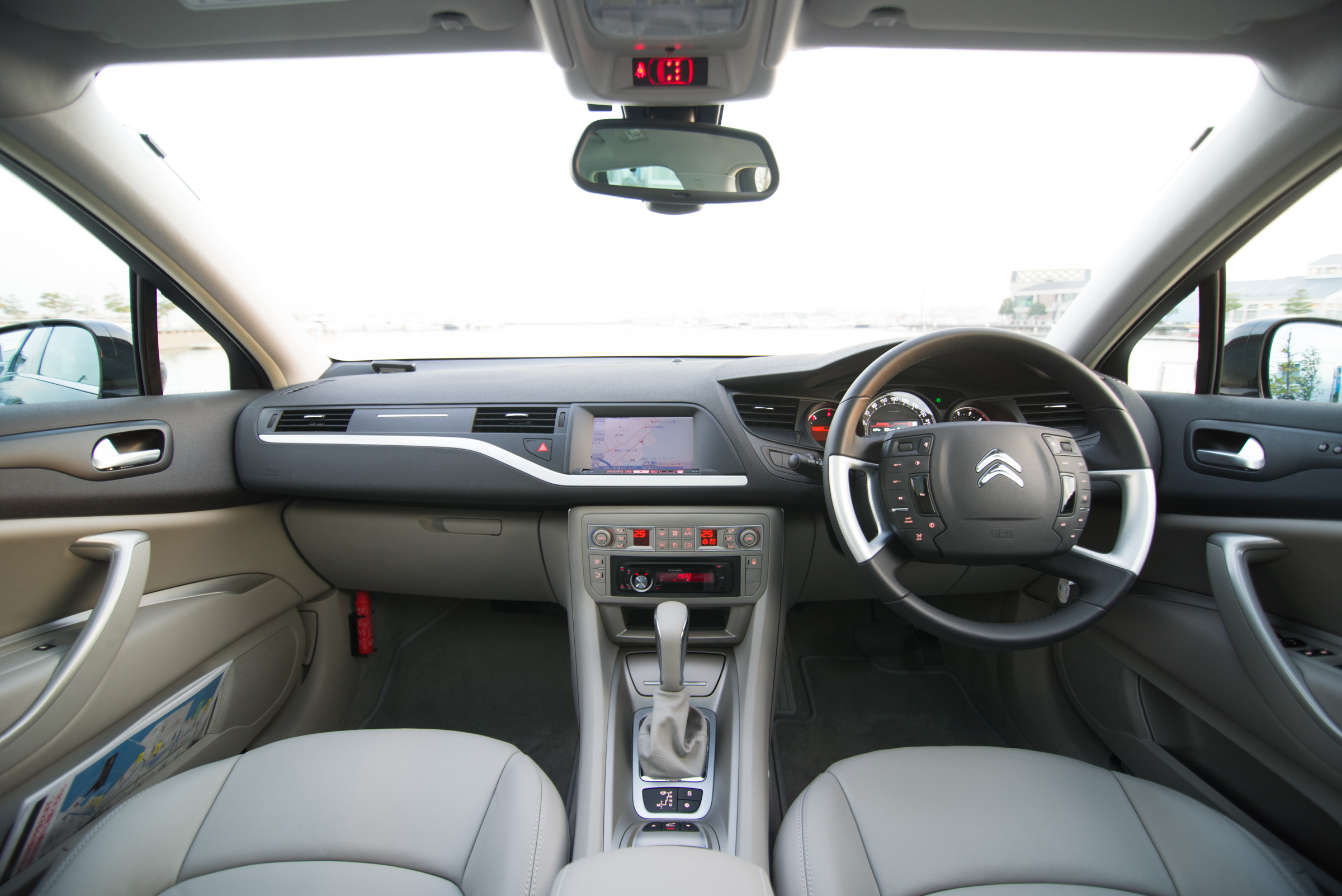 Citroen C5 Wagon 2.2 HDi 200 (Automatic)